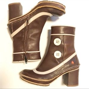 The art company retro vibe brown leather booties with cream accents 6/36.